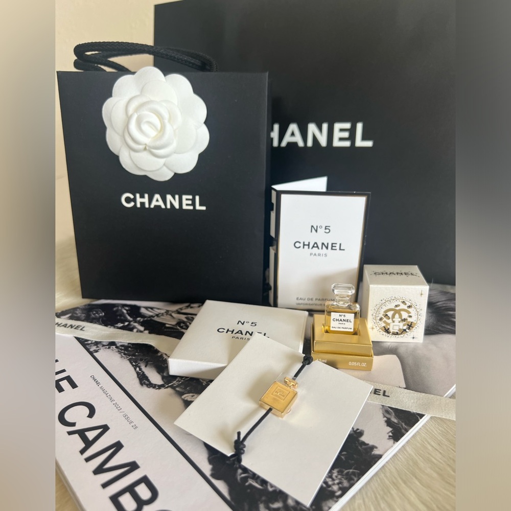 【CHANEL】NO.5 special edition mini gift set with No.5 gold bottle bracelet!